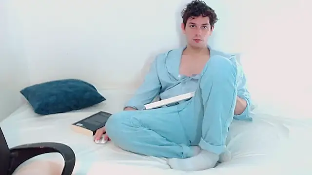 Elio555 online show from 12-15-24, 04:59