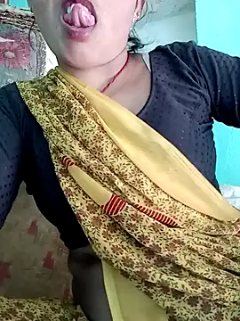 Snapshot of Hotsarina chatting on 12-16-24, 06:43 Hotsarina online show from 12-16-24, 06:43