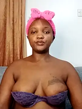 Snapshot of Ebony_butt chatting on 12-04-25, 10:07 Ebony butt online show from 12-04-25, 10:07