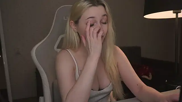 Snapshot of Lisa_003 chatting on 01-24-25, 01:24 Lisa 003 online show from 01-24-25, 01:24