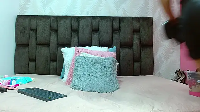 Snapshot of JuanitaDelMar chatting on 02-05-25, 10:19 JuanitaDelMar online show from 02-05-25, 10:19