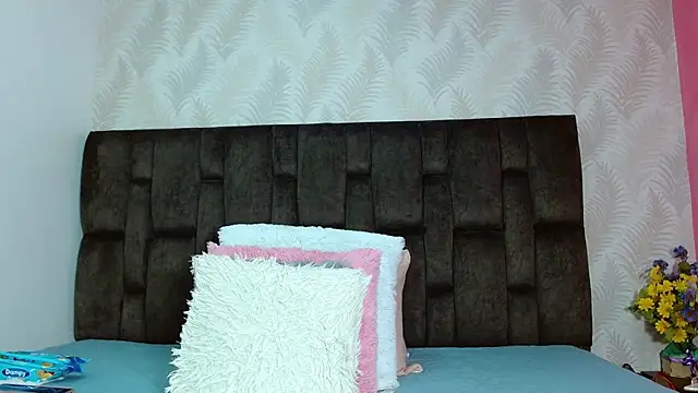 Snapshot of JuanitaDelMar chatting on 09-30-25, 10:04 JuanitaDelMar online show from 09-30-25, 10:04