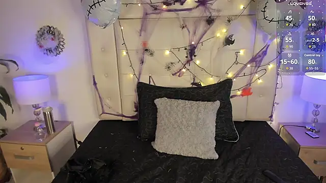 Agatha Vixen online show from 10-31-25, 12:50