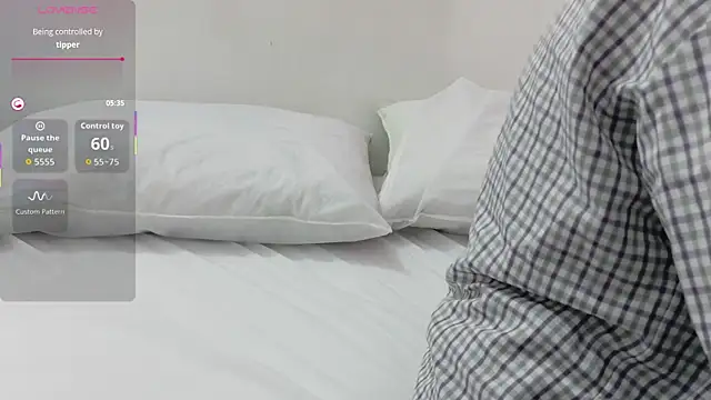 yourcuteneighbourr online show from 12-02-25, 03:45