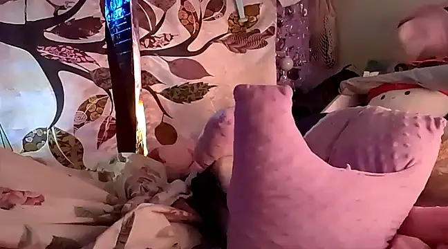 gurlnips online show from 02-25-25, 02:54