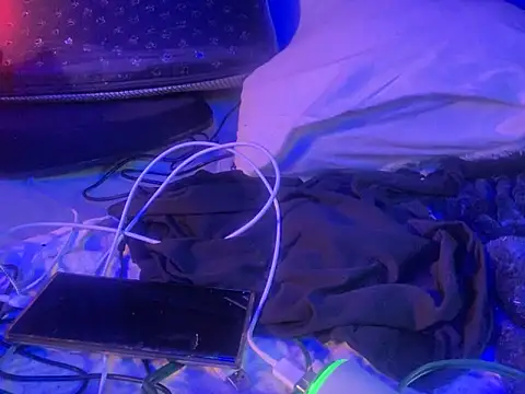 gurlnips online show from 09-13-25, 03:01