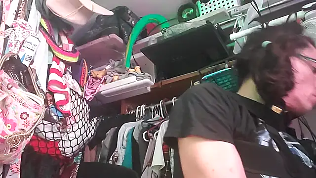 gurlnips online show from 02-22-26, 12:04