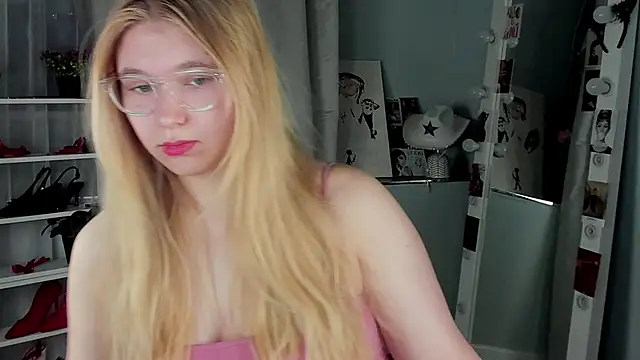 Rebecca Kelly online show from 11-20-25, 02:34