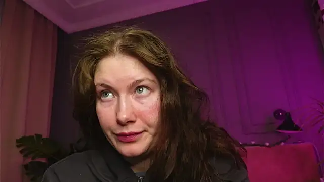 Liv Fay online show from 12-19-25, 02:13