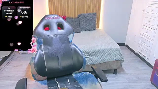 Snapshot of sailor_moon07 chatting on 01-15-26, 04:06 sailor moon07 online show from 01-15-26, 04:06