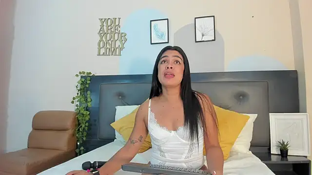 Snapshot of hannah_gray chatting on 03-01-25, 09:04 hannah gray online show from 03-01-25, 09:04