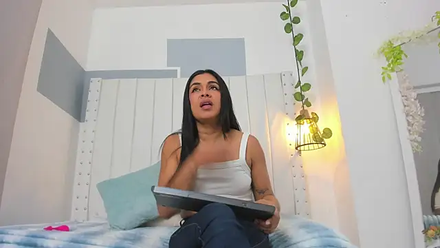 Snapshot of hannah_gray chatting on 10-20-25, 11:10 hannah gray online show from 10-20-25, 11:10