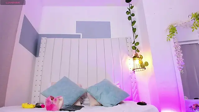 Snapshot of hannah_gray chatting on 10-25-25, 11:07 hannah gray online show from 10-25-25, 11:07