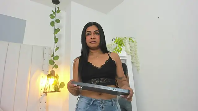 Snapshot of hannah_gray chatting on 10-26-25, 11:05 hannah gray online show from 10-26-25, 11:05