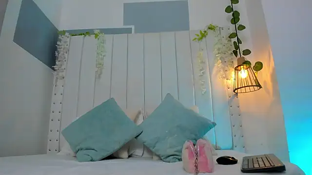 Snapshot of hannah_gray chatting on 12-01-25, 11:15 hannah gray online show from 12-01-25, 11:15