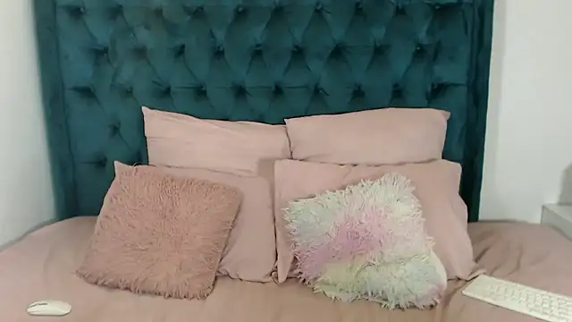 1Blackertheberry1 online show from 12-13-24, 02:21