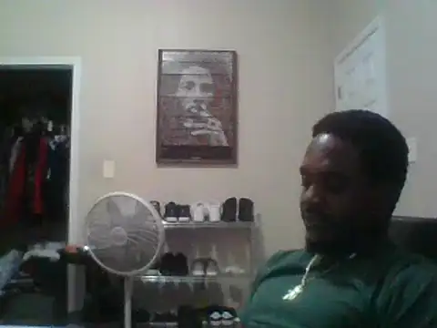 Snapshot of Hugedick0071 chatting on 12-25-24, 08:29 Hugedick0071 online show from 12-25-24, 08:29