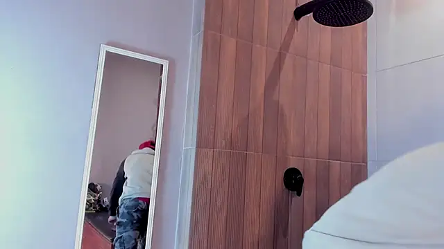 DrakeNeumann online show from 03-23-25, 03:10