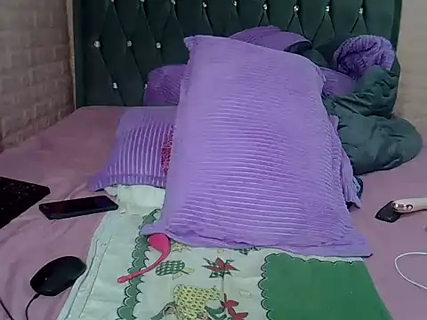 sexybree  online show from 10-27-25, 10:47