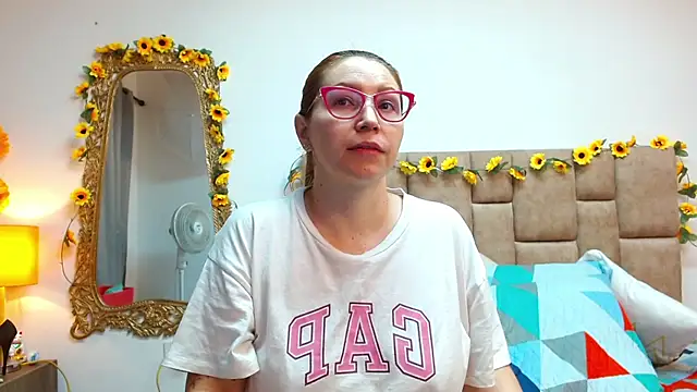 Snapshot of IsisDuzan chatting on 12-10-24, 11:51 IsisDuzan online show from 12-10-24, 11:51