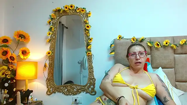 Snapshot of IsisDuzan chatting on 12-12-24, 06:47 IsisDuzan online show from 12-12-24, 06:47