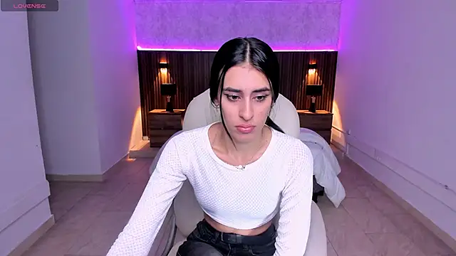 karlaa james online show from 11-18-25, 11:03