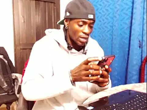 Snapshot of phillip-hot chatting on 01-20-25, 05:26 phillip-hot online show from 01-20-25, 05:26