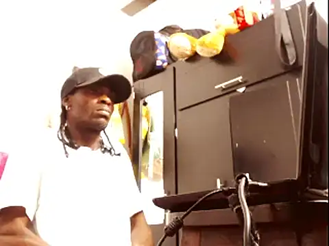 Snapshot of phillip-hot chatting on 01-22-25, 04:23 phillip-hot online show from 01-22-25, 04:23