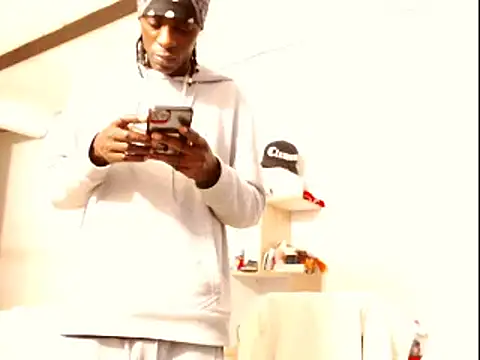 Snapshot of phillip-hot chatting on 02-23-25, 02:18 phillip-hot online show from 02-23-25, 02:18