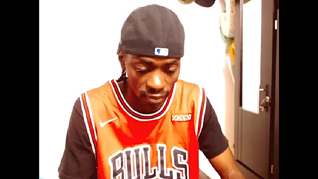 Snapshot of phillip-hot chatting on 10-06-25, 01:52 phillip-hot online show from 10-06-25, 01:52