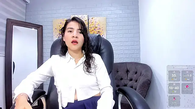 Miranda doll  online show from 05-01-26, 12:10