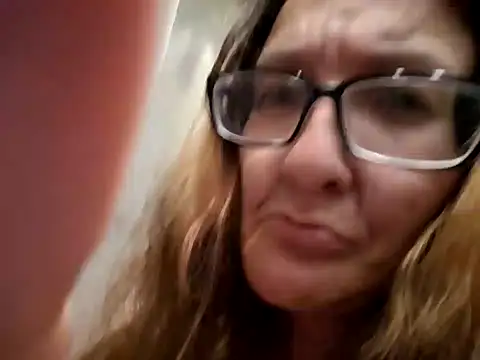 ILUV2TUCHMYKITTY online show from 09-15-25, 01:33