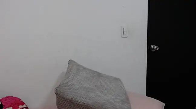 jjulietha95 online show from 02-09-25, 06:33