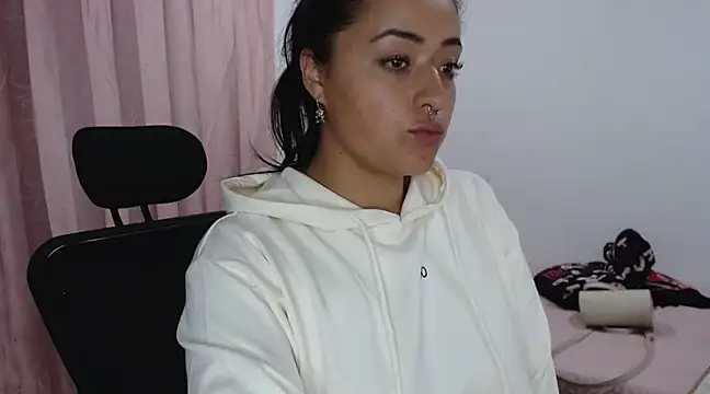 jjulietha95 online show from 02-20-25, 07:45