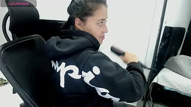 jjulietha95 online show from 10-08-25, 04:32