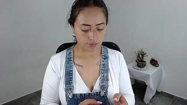 Snapshot of jjulietha95 chatting on 04-28-26, 02:27 jjulietha95 online show from 04-28-26, 02:27