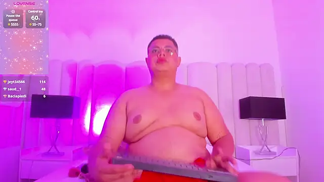 Snapshot of Tom_Silver__ chatting on 12-13-24, 02:32 Tom Silver online show from 12-13-24, 02:32