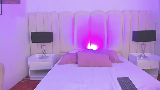 Snapshot of Tom_Silver__ chatting on 02-17-25, 06:15 Tom Silver online show from 02-17-25, 06:15