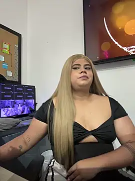 Snapshot of Tom_Silver__ chatting on 10-11-25, 07:07 Tom Silver online show from 10-11-25, 07:07