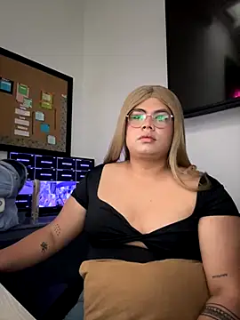 Snapshot of Tom_Silver__ chatting on 11-12-25, 10:09 Tom Silver online show from 11-12-25, 10:09