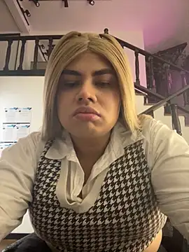 Snapshot of Tom_Silver__ chatting on 11-16-25, 04:07 Tom Silver online show from 11-16-25, 04:07