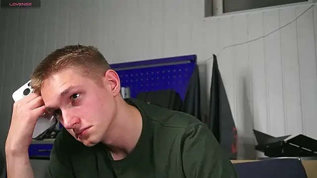 dustyn fox online show from 11-04-25, 04:39