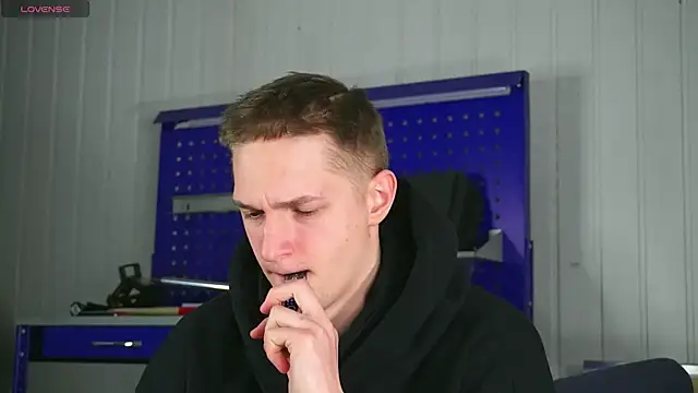 dustyn fox online show from 02-04-26, 03:07