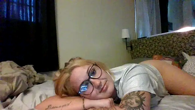 Snapshot of ashlynnstarr chatting on 06-01-26, 06:53 ashlynnstarr online show from 06-01-26, 06:53