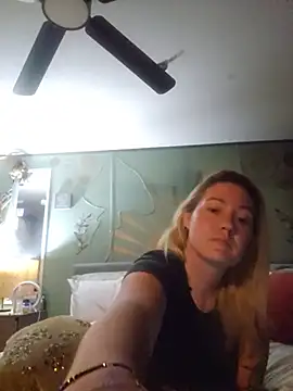 Snapshot of ashlynnstarr chatting on 08-06-26, 06:04 ashlynnstarr online show from 08-06-26, 06:04