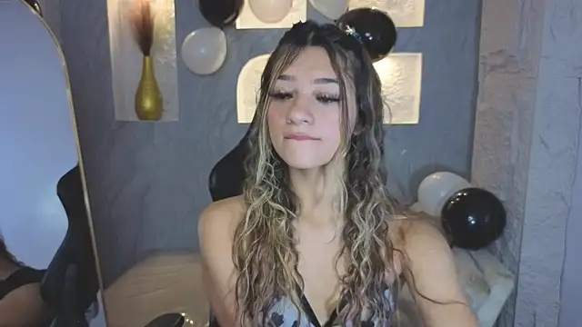 Laurita b online show from 12-20-25, 07:54