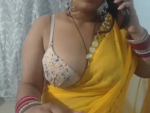 Snapshot of cute-priy chatting on 02-06-25, 08:39 cute-priy online show from 02-06-25, 08:39