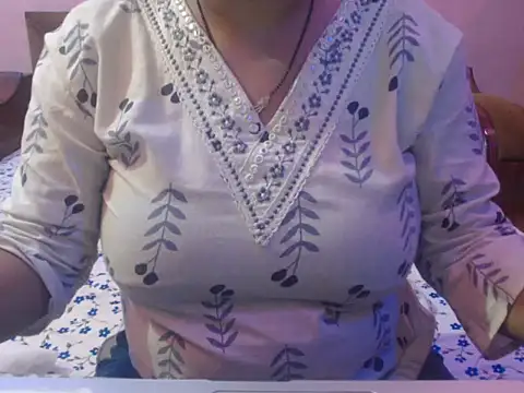 Snapshot of cute-priy chatting on 06-10-26, 04:34 cute-priy online show from 06-10-26, 04:34