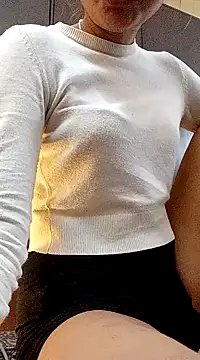 Snapshot of sona-877 chatting on 02-08-25, 12:49 sona-877 online show from 02-08-25, 12:49