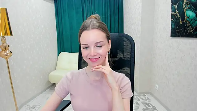 Snapshot of MileyWings chatting on 02-23-25, 05:50 MileyWings online show from 02-23-25, 05:50